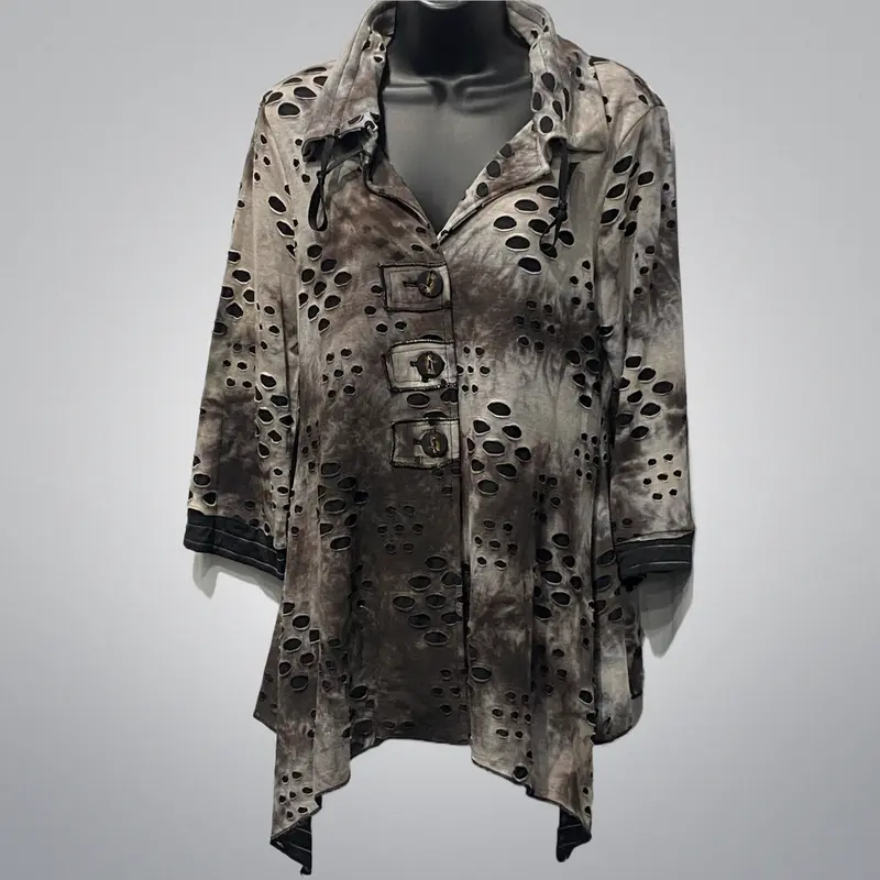 3/4 Sleeve Button Front Top
