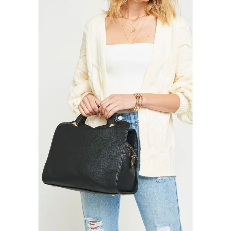 Amelie Satchel