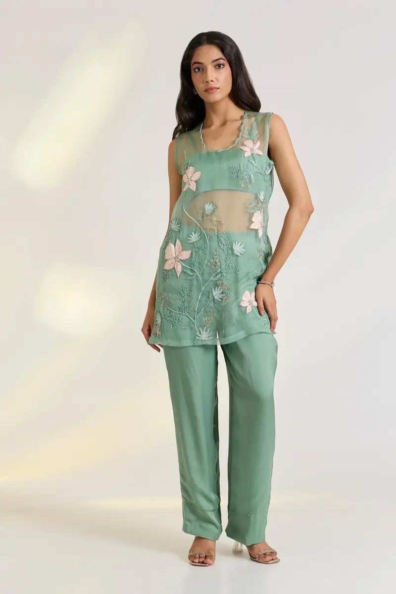 Bemberg Vire Embroidered Set