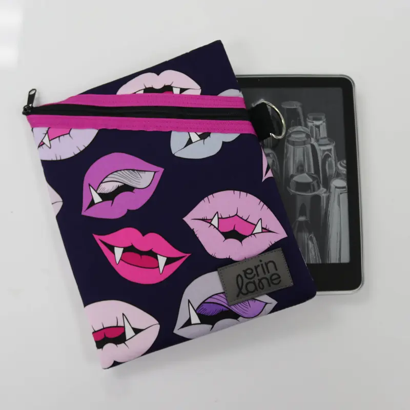 Book Nook E-Reader Cover in Love Bites