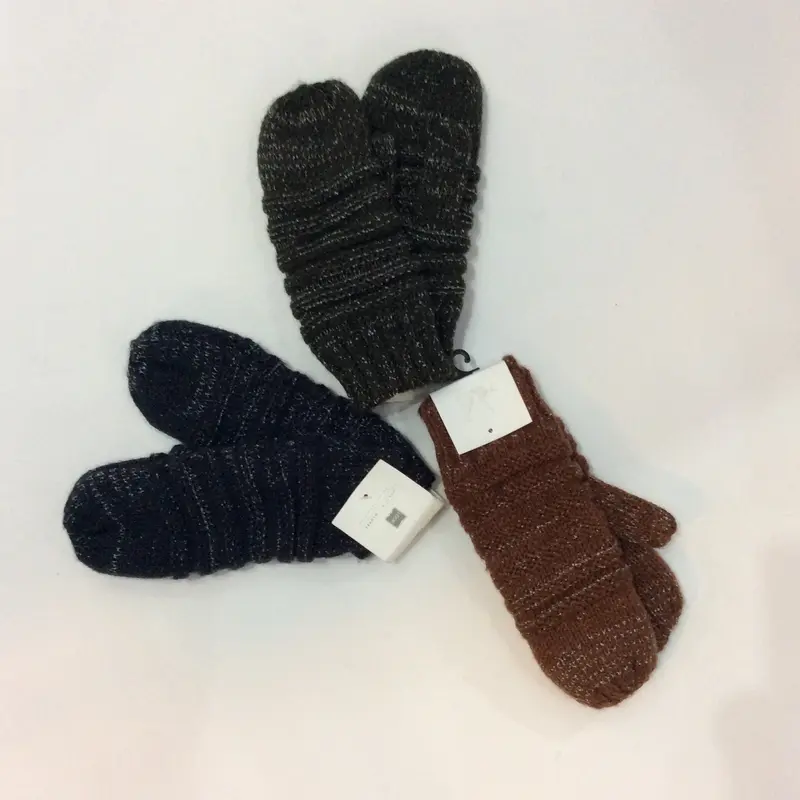 Cable knit mittens