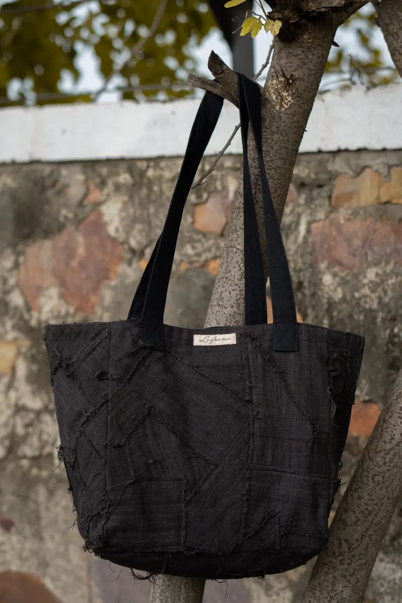 Carry-Some Tote Black