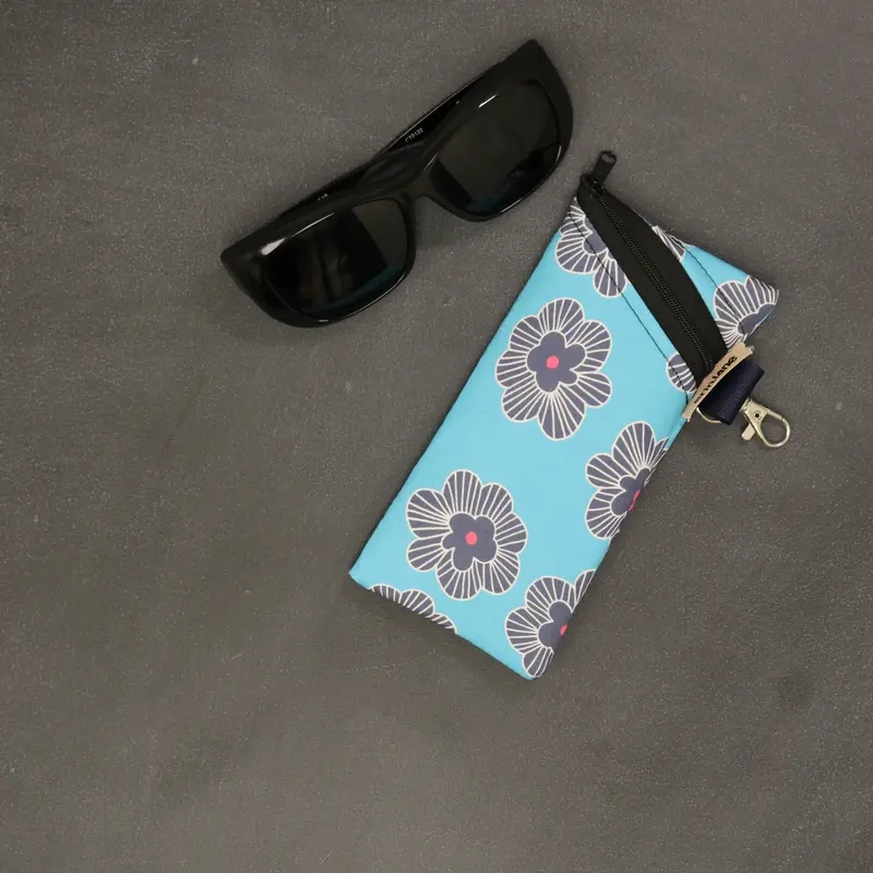 Catch All Clip on Accessory Bag in Deep End