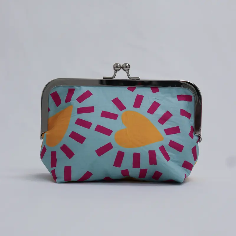 Chomp Chomp Clutch in Beach Read