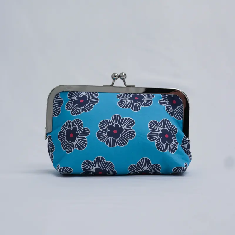 Chomp Chomp Clutch in Deep End