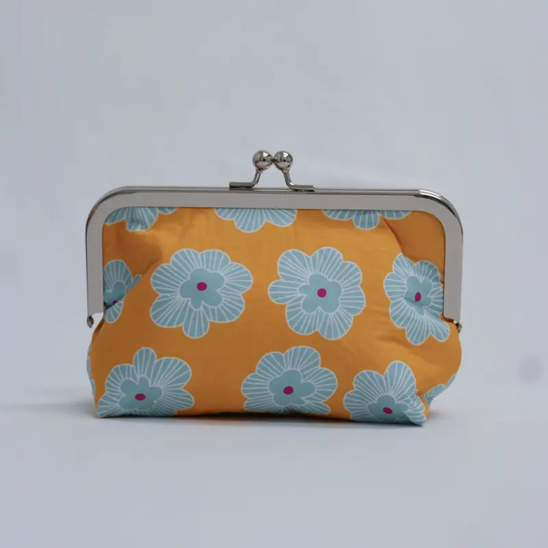 Chomp Chomp Clutch in Sunshine Sands
