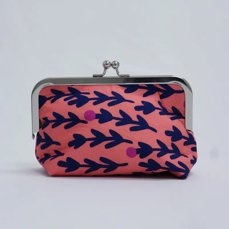 Chomp Chomp Clutch in Undertow