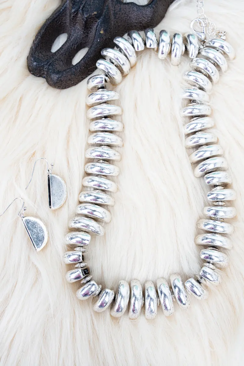 Dolly Ridge Silvertone Necklace and Earring Set
