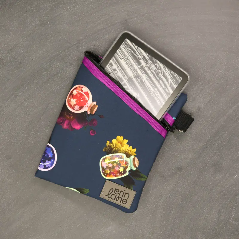 E-Reader Book Nook Case in Catch a Falling Star