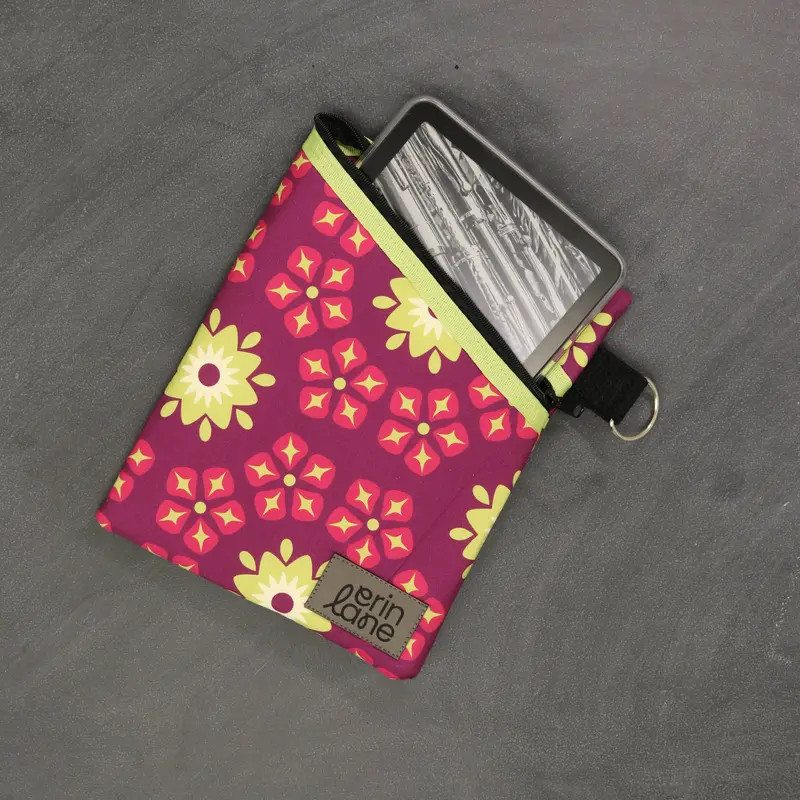 E-Reader Book Nook Case in Fershade Quartz