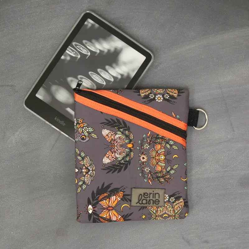 E-Reader Book Nook Case in The Witching Hour