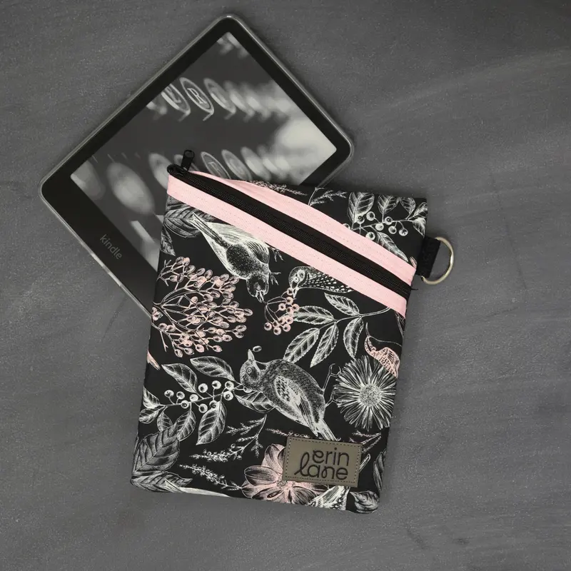 E-Reader Book Nook Case in Undying Devotion