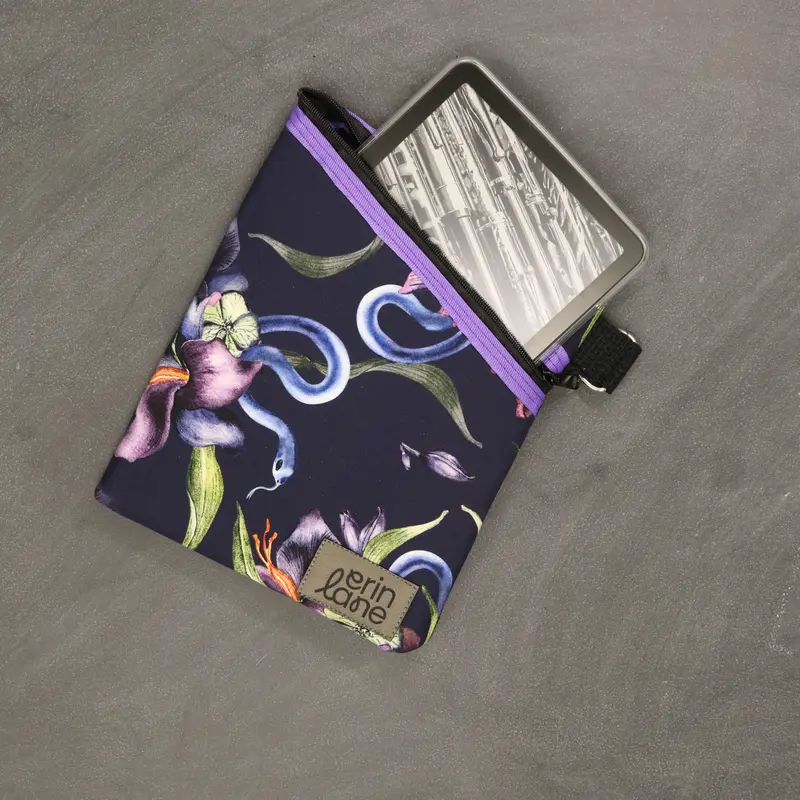E-Reader Book Nook Case in Venom and Vines
