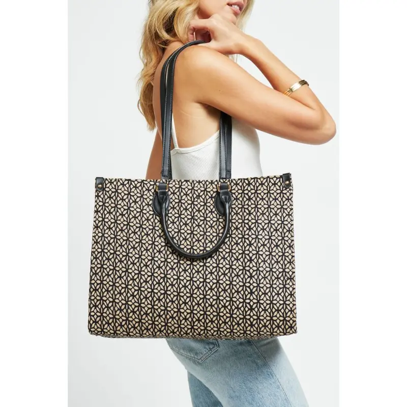 Esme Tote