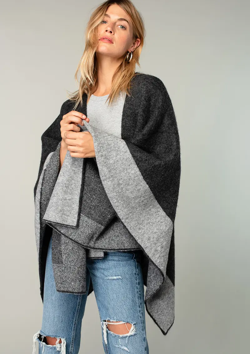 Este Sweater Cape