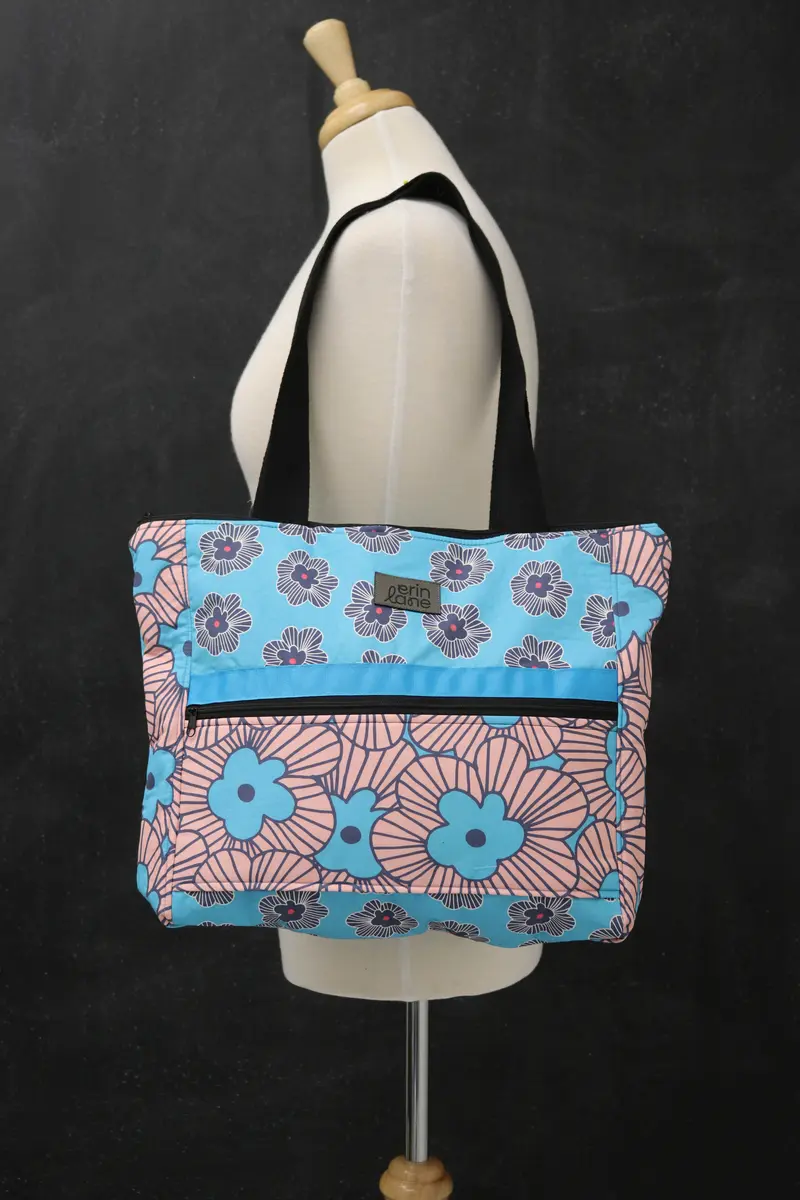 Everyday Tote Bag in High Dive