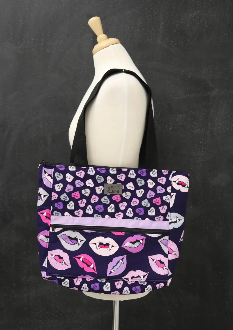 Everyday Tote Bag in Love Bites