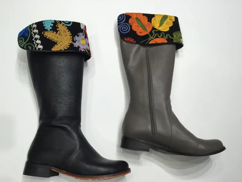 Foldover Cuff Handcrafted Round-Toe Walking Boots
