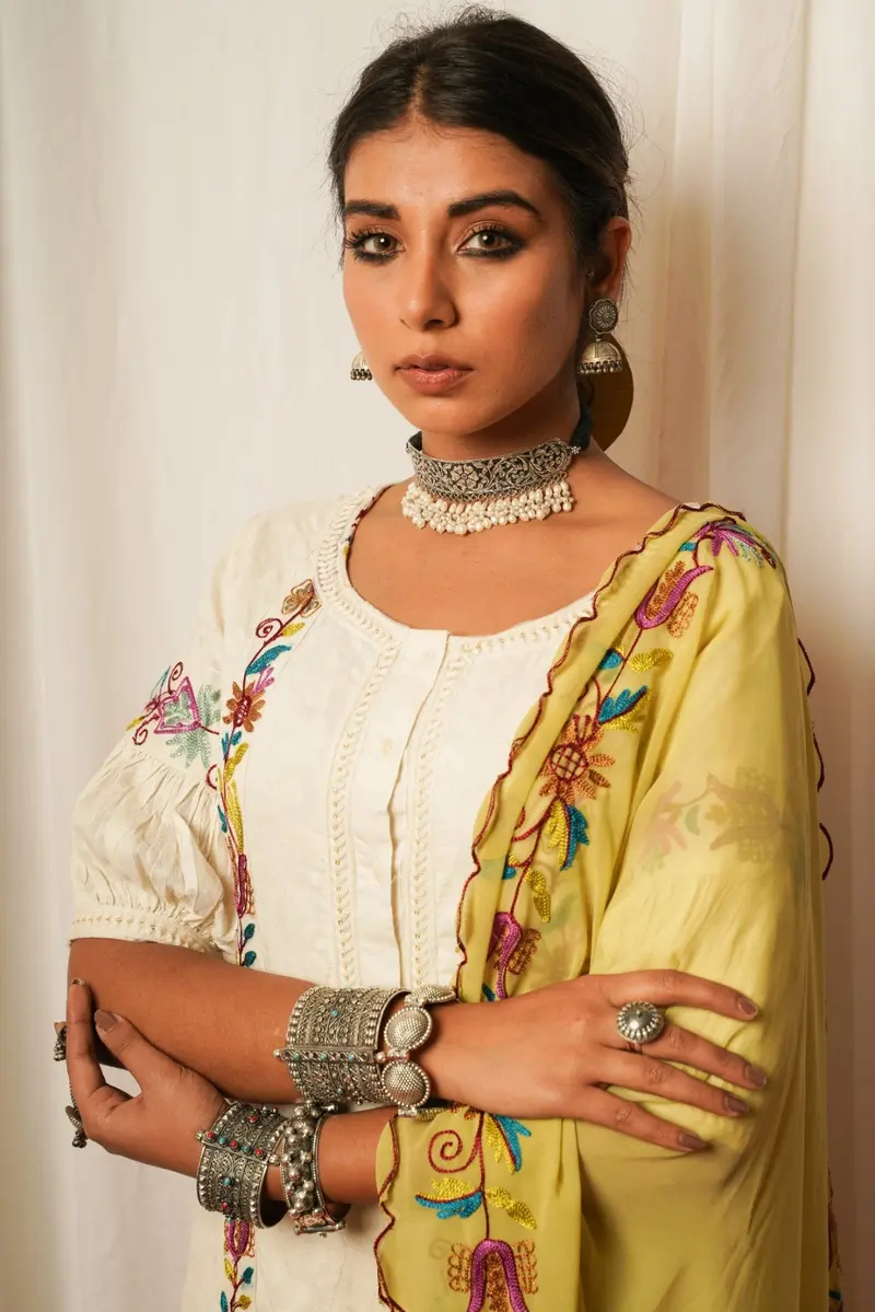 Georgette Duppata With Embroidered Border