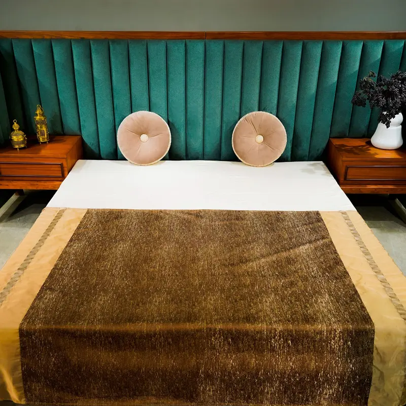 Gradient Throw Bed Throw