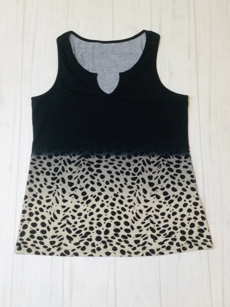 Gray scale leopard