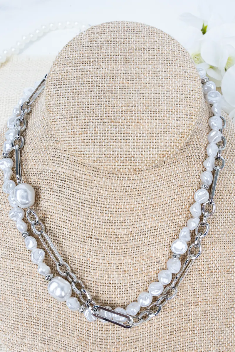 High Class Pearl and Chain Layered Necklace