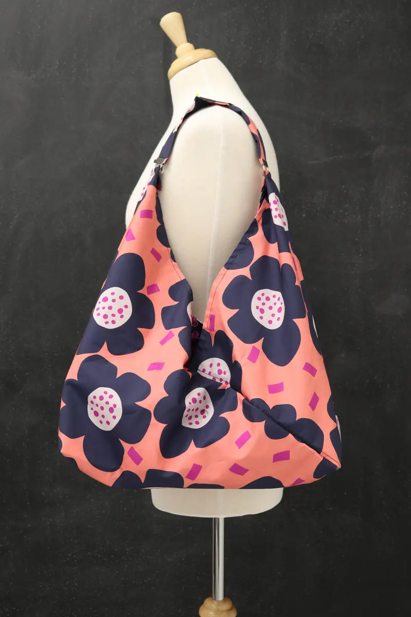 Market Tote Bag in Catch a Wave