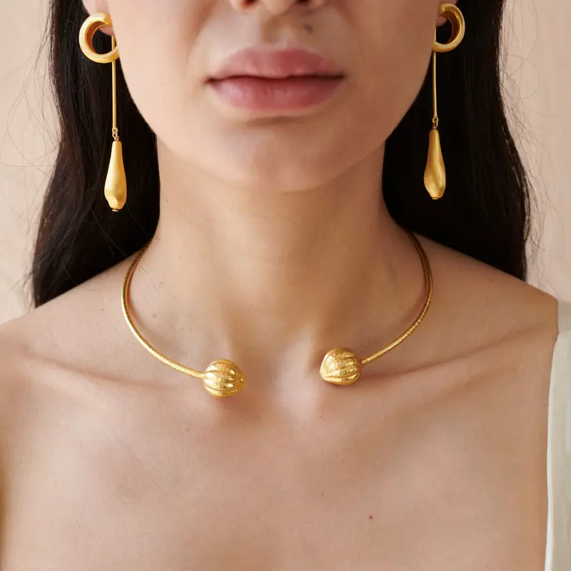Nacre Choker
