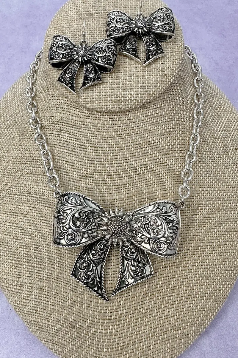 Prairie Ribbon Silvertone Necklace and Earring Set