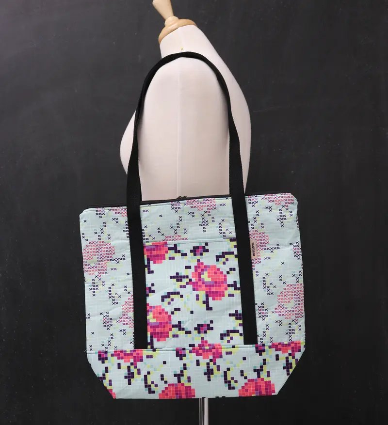 Reversible Hither Thither Tote Bag in 8 BIt Bloom