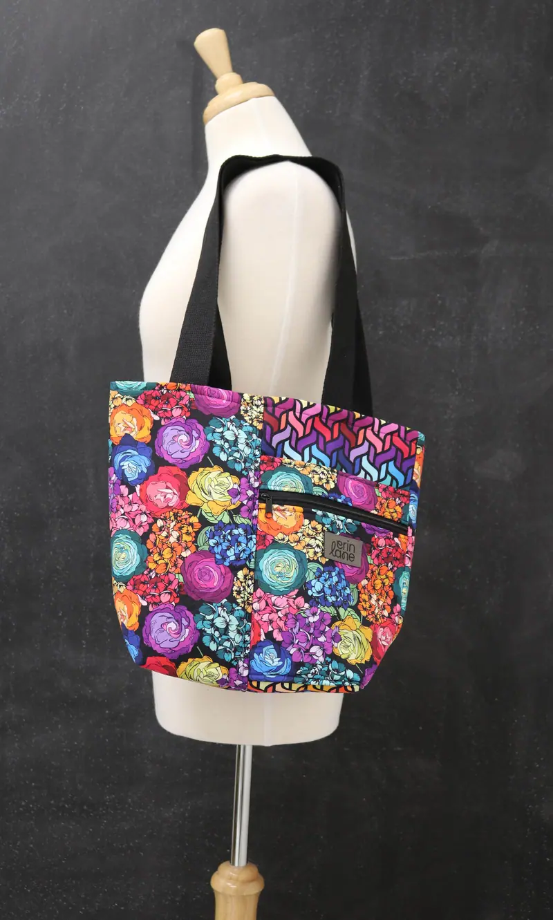 Side Kick Tote Bag in Fine Florettes