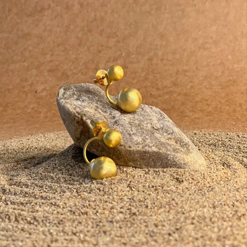 Spheria Stud